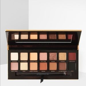 Anastasia Beverly Hills Soft Glam Eyeshadow pallet